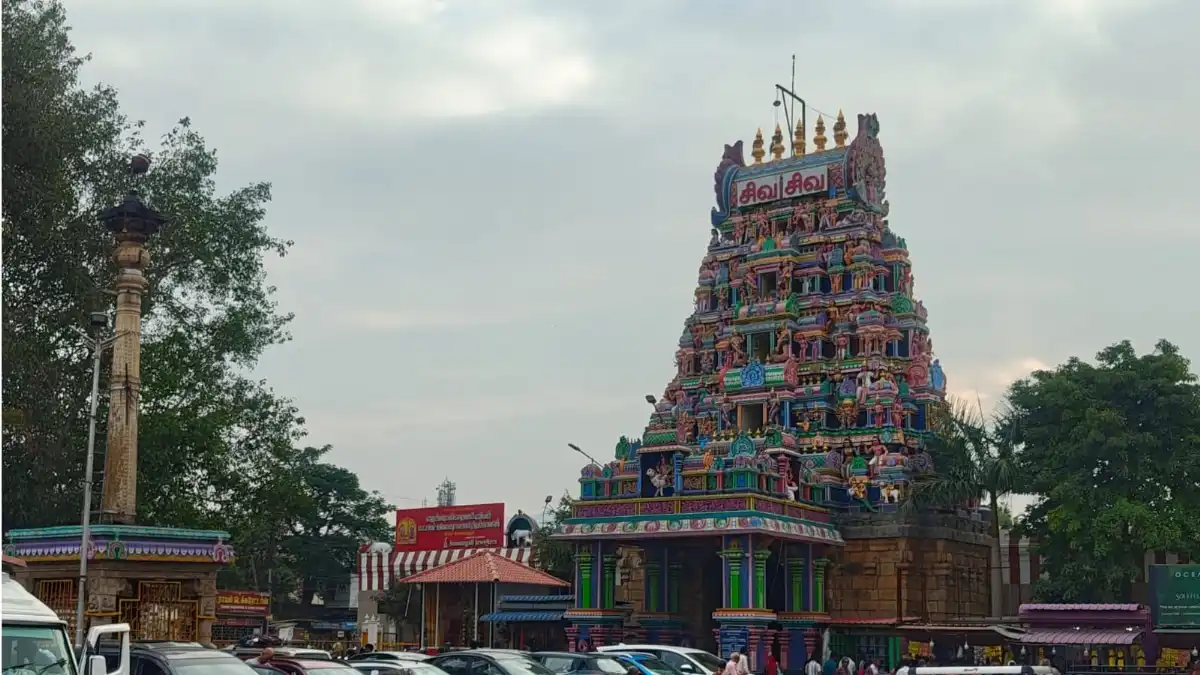 Front view of Perur Arulmigu Pateeswaraswamy Temple gopuram in Coimbatore, a sacred Mukthi Sthalam known as the Land of No Rebirth
