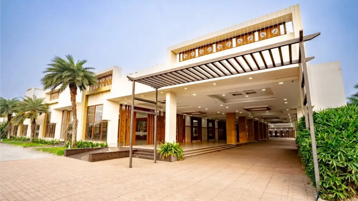 Selvam Mahaal premium air conditioned marriage hall entrance exterior view in Coimbatore Tamil Nadu event and wedding venue